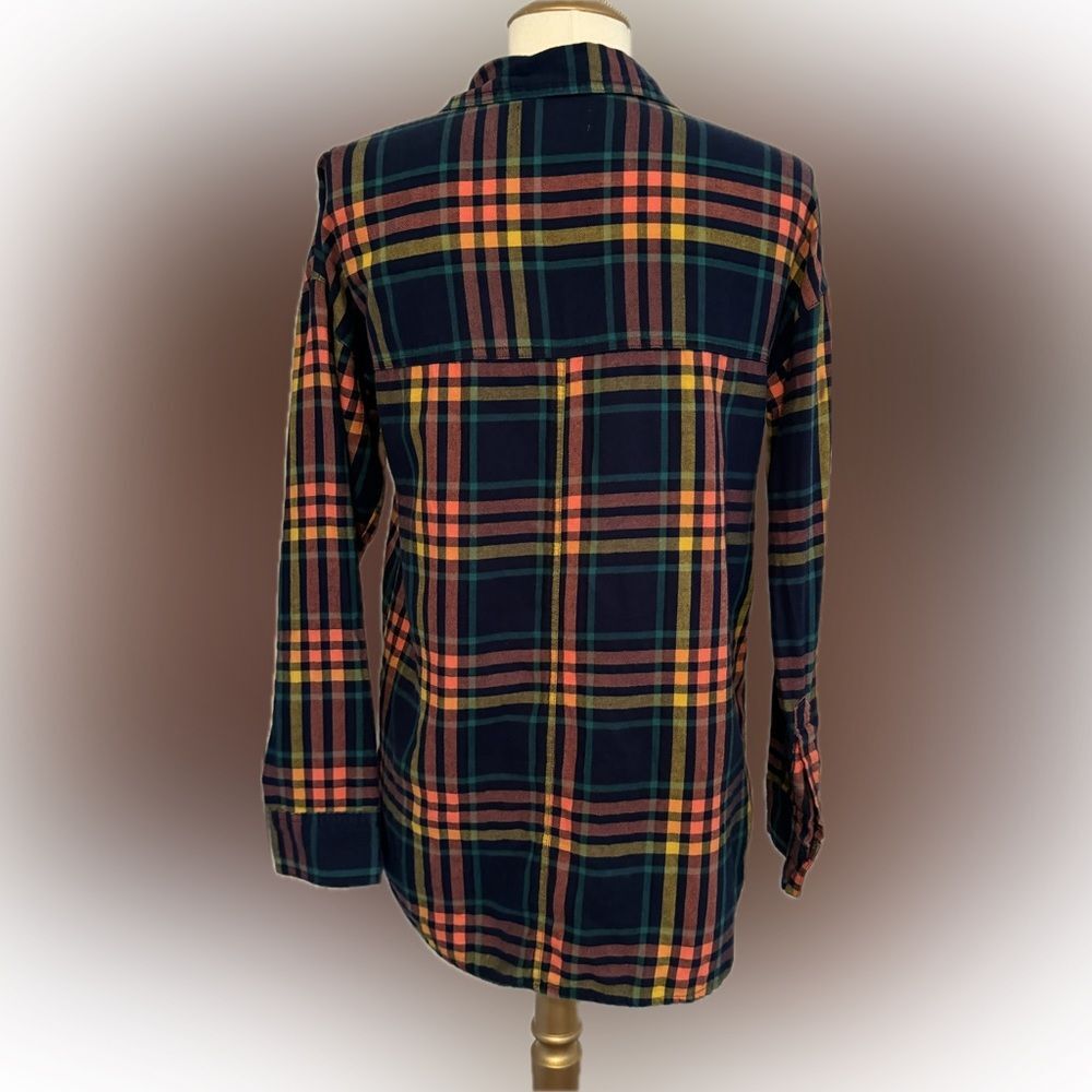 Adorable Old Navy plaid “Boyfriend” flannel! - Picture 5 of 8